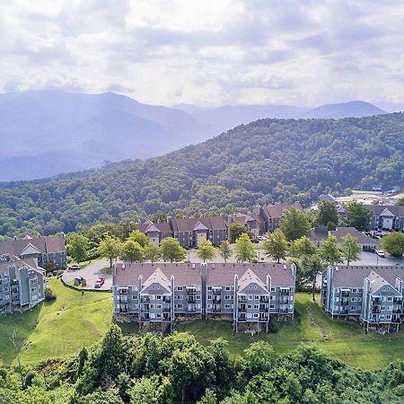 Cabin Style Mountaintop Views - Indoor&Outdoor Pools - 2 Hot Tubs Gatlinburg Buitenkant foto