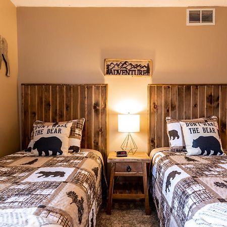 Cabin Style Mountaintop Views - Indoor&Outdoor Pools - 2 Hot Tubs Gatlinburg Buitenkant foto