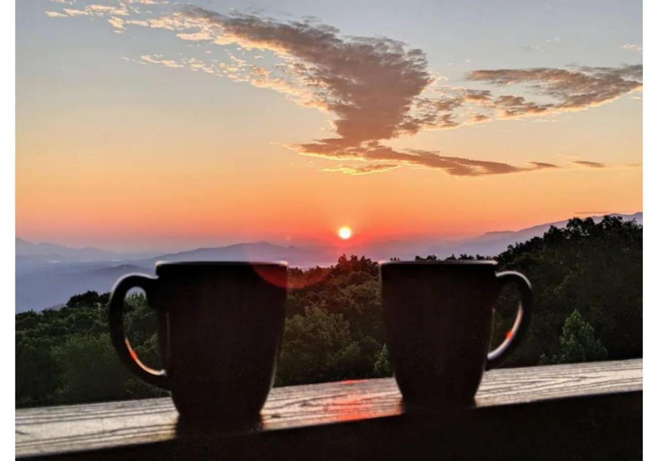 Cabin Style Mountaintop Views - Indoor&Outdoor Pools - 2 Hot Tubs Gatlinburg Buitenkant foto