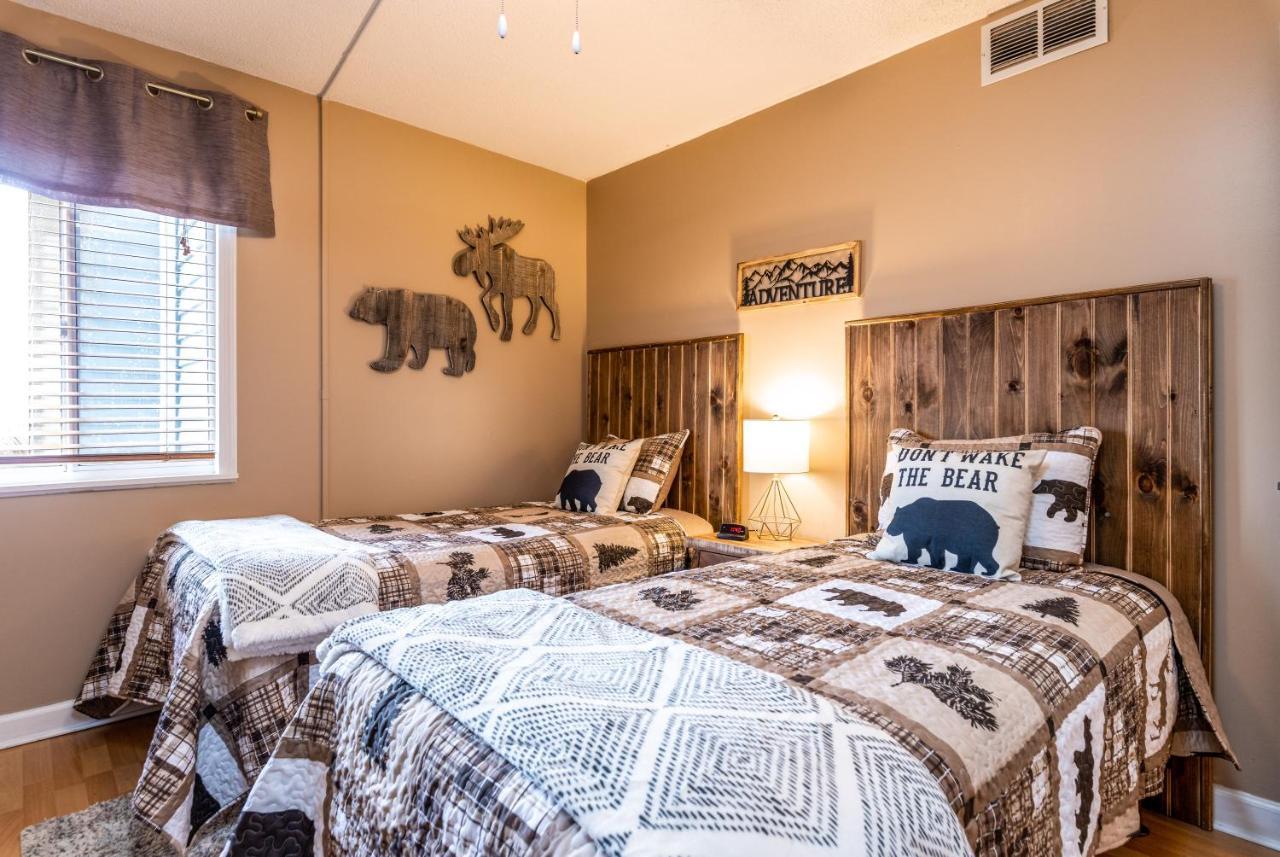 Cabin Style Mountaintop Views - Indoor&Outdoor Pools - 2 Hot Tubs Gatlinburg Buitenkant foto