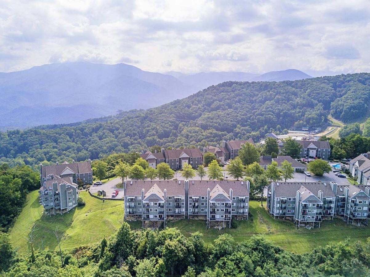 Cabin Style Mountaintop Views - Indoor&Outdoor Pools - 2 Hot Tubs Gatlinburg Buitenkant foto