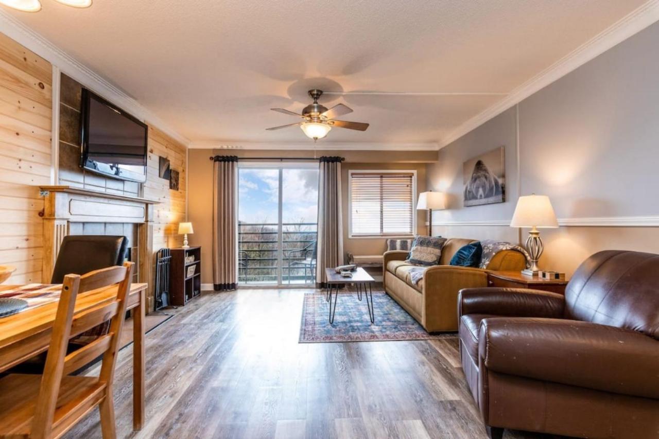 Cabin Style Mountaintop Views - Indoor&Outdoor Pools - 2 Hot Tubs Gatlinburg Buitenkant foto