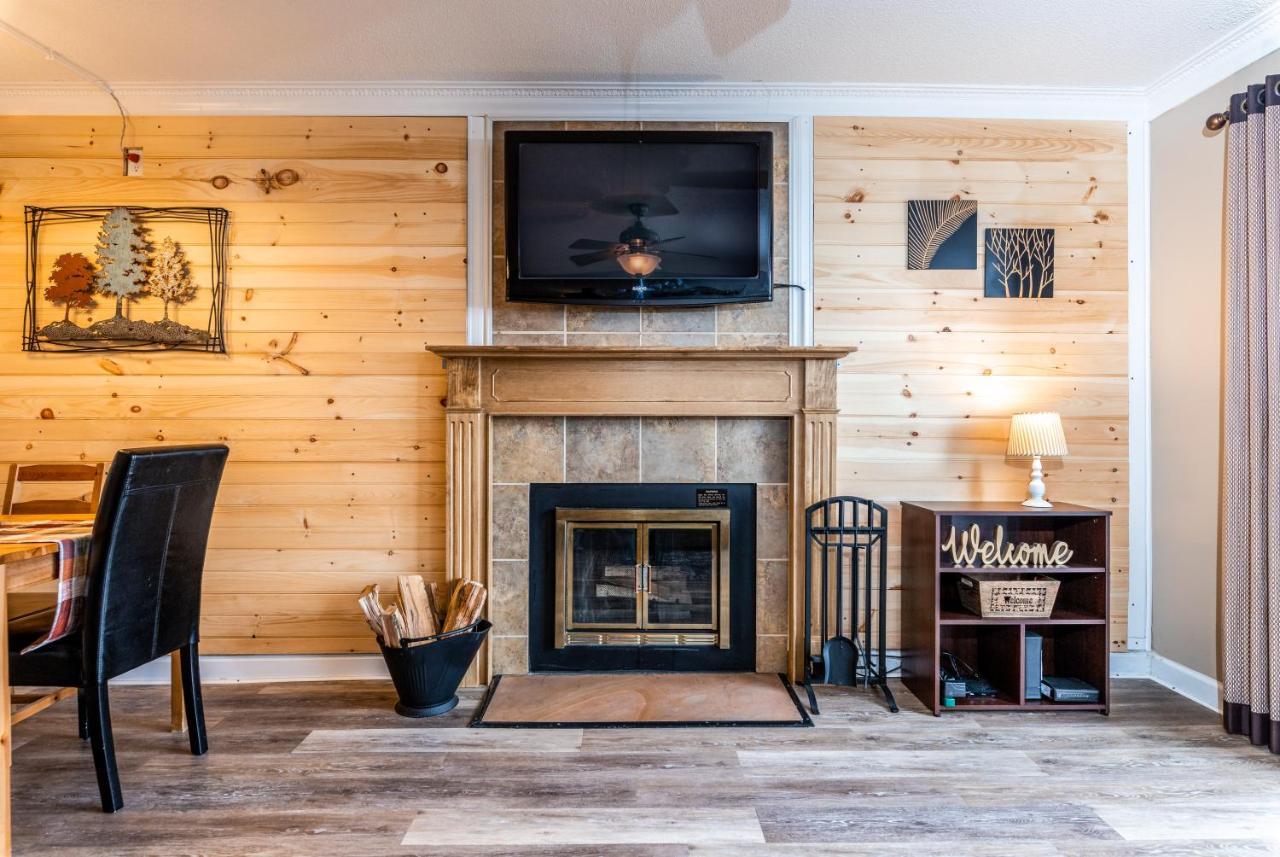 Cabin Style Mountaintop Views - Indoor&Outdoor Pools - 2 Hot Tubs Gatlinburg Buitenkant foto