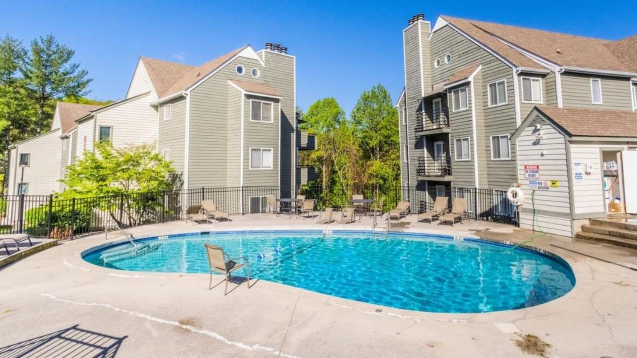 Cabin Style Mountaintop Views - Indoor&Outdoor Pools - 2 Hot Tubs Gatlinburg Buitenkant foto