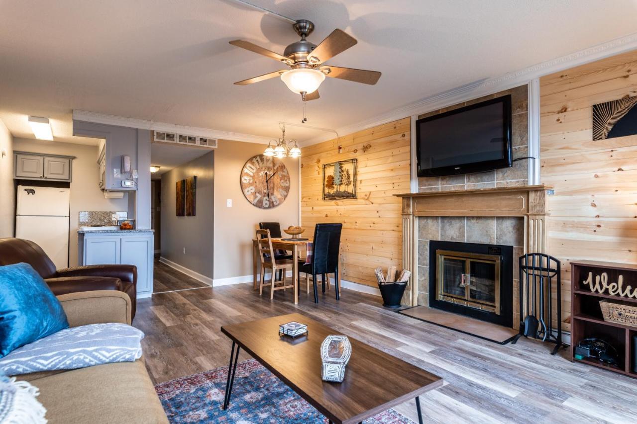 Cabin Style Mountaintop Views - Indoor&Outdoor Pools - 2 Hot Tubs Gatlinburg Buitenkant foto