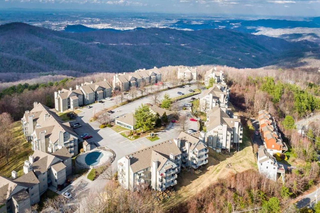 Cabin Style Mountaintop Views - Indoor&Outdoor Pools - 2 Hot Tubs Gatlinburg Buitenkant foto