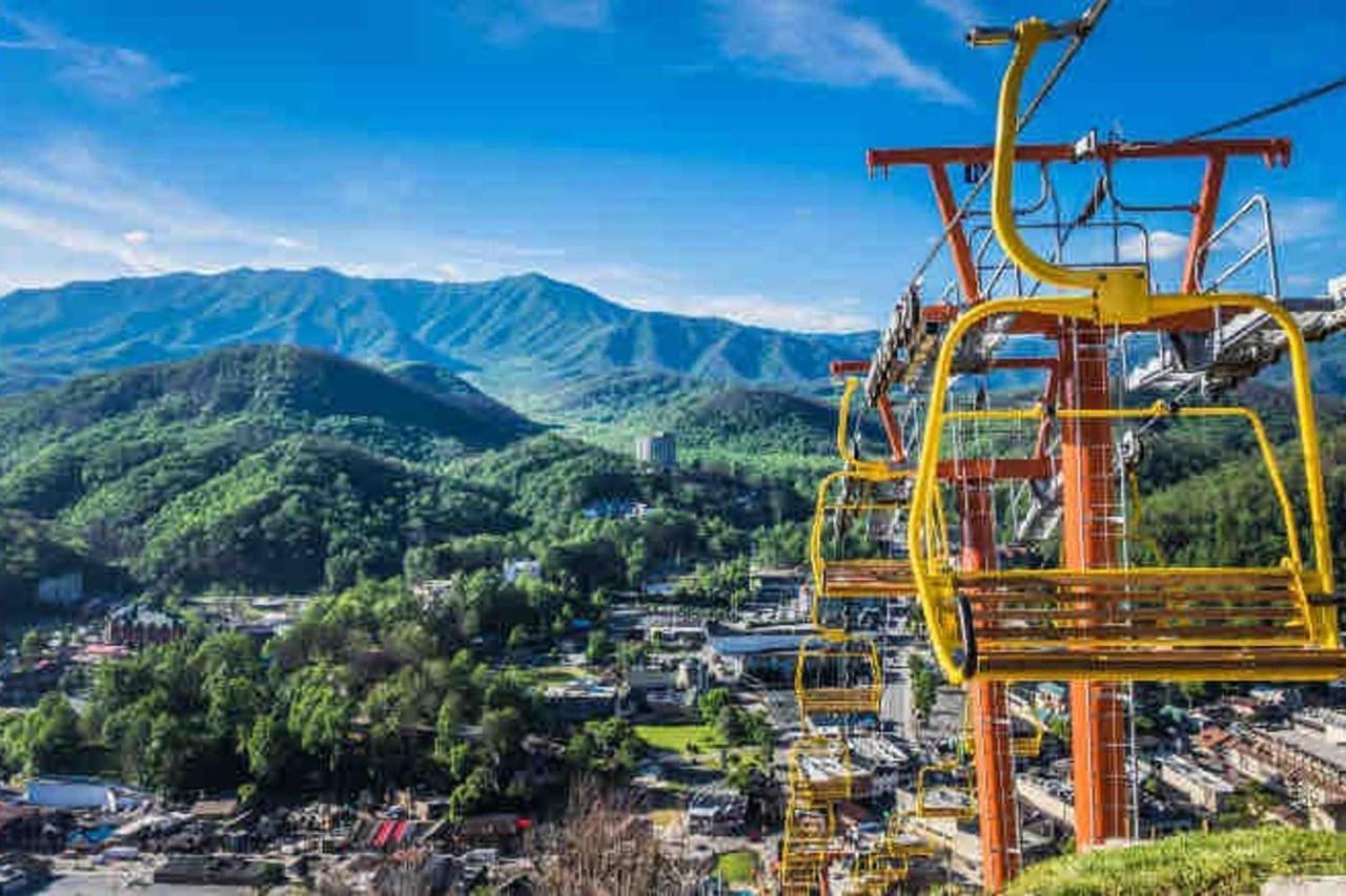 Cabin Style Mountaintop Views - Indoor&Outdoor Pools - 2 Hot Tubs Gatlinburg Buitenkant foto