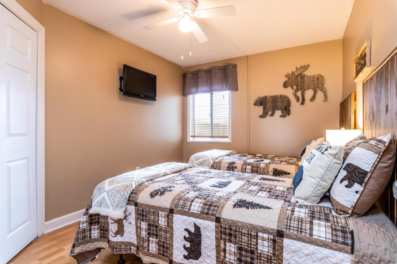Cabin Style Mountaintop Views - Indoor&Outdoor Pools - 2 Hot Tubs Gatlinburg Buitenkant foto