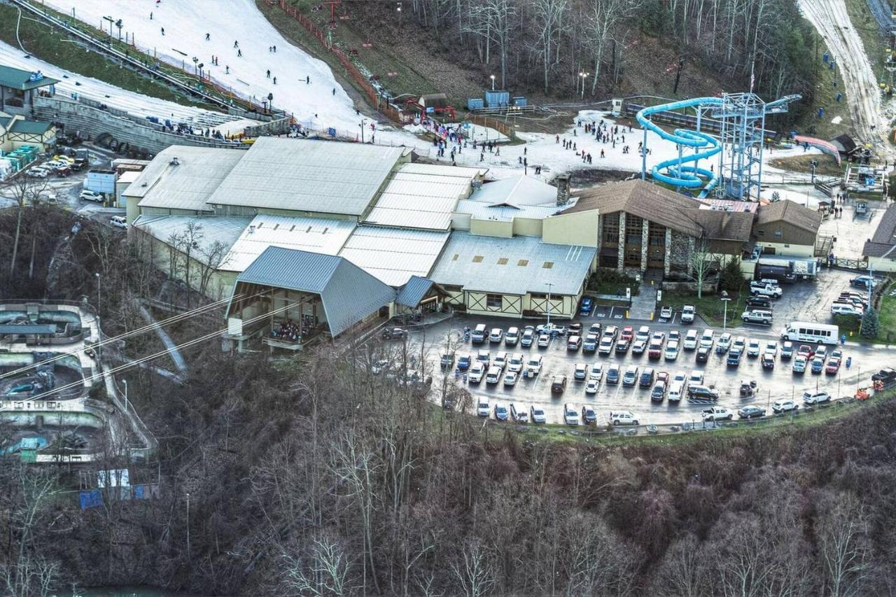 Cabin Style Mountaintop Views - Indoor&Outdoor Pools - 2 Hot Tubs Gatlinburg Buitenkant foto