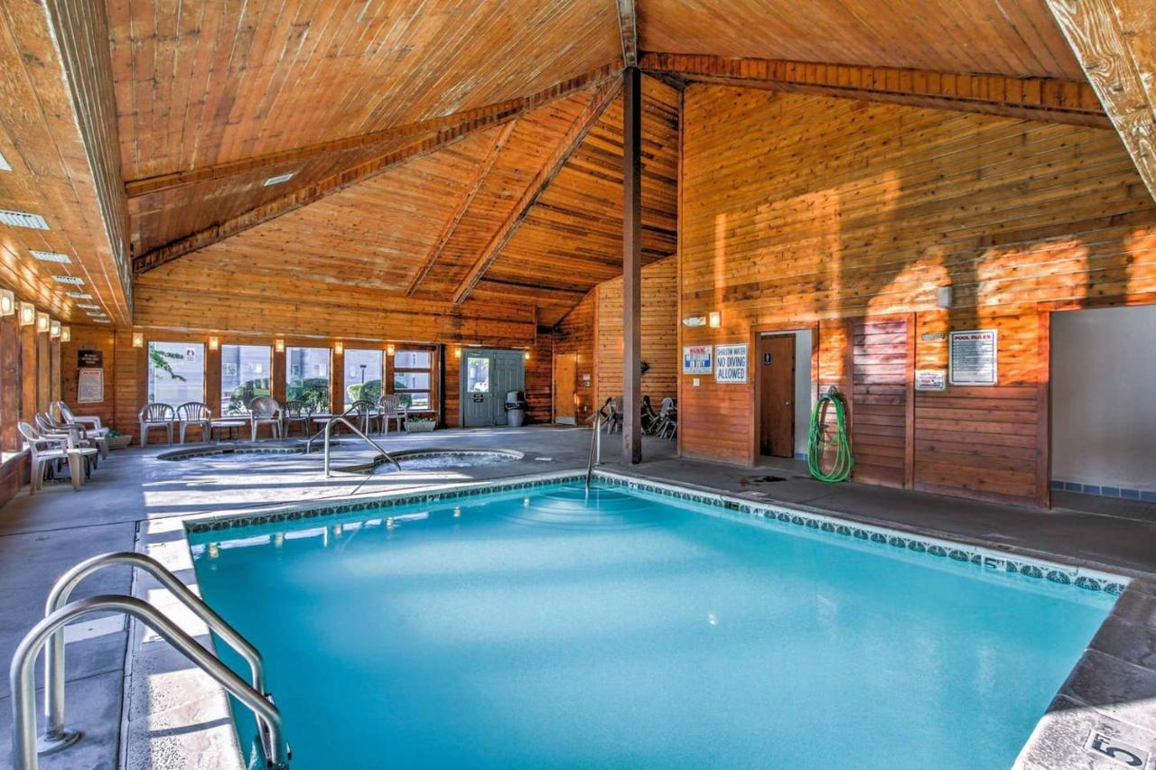 Cabin Style Mountaintop Views - Indoor&Outdoor Pools - 2 Hot Tubs Gatlinburg Buitenkant foto