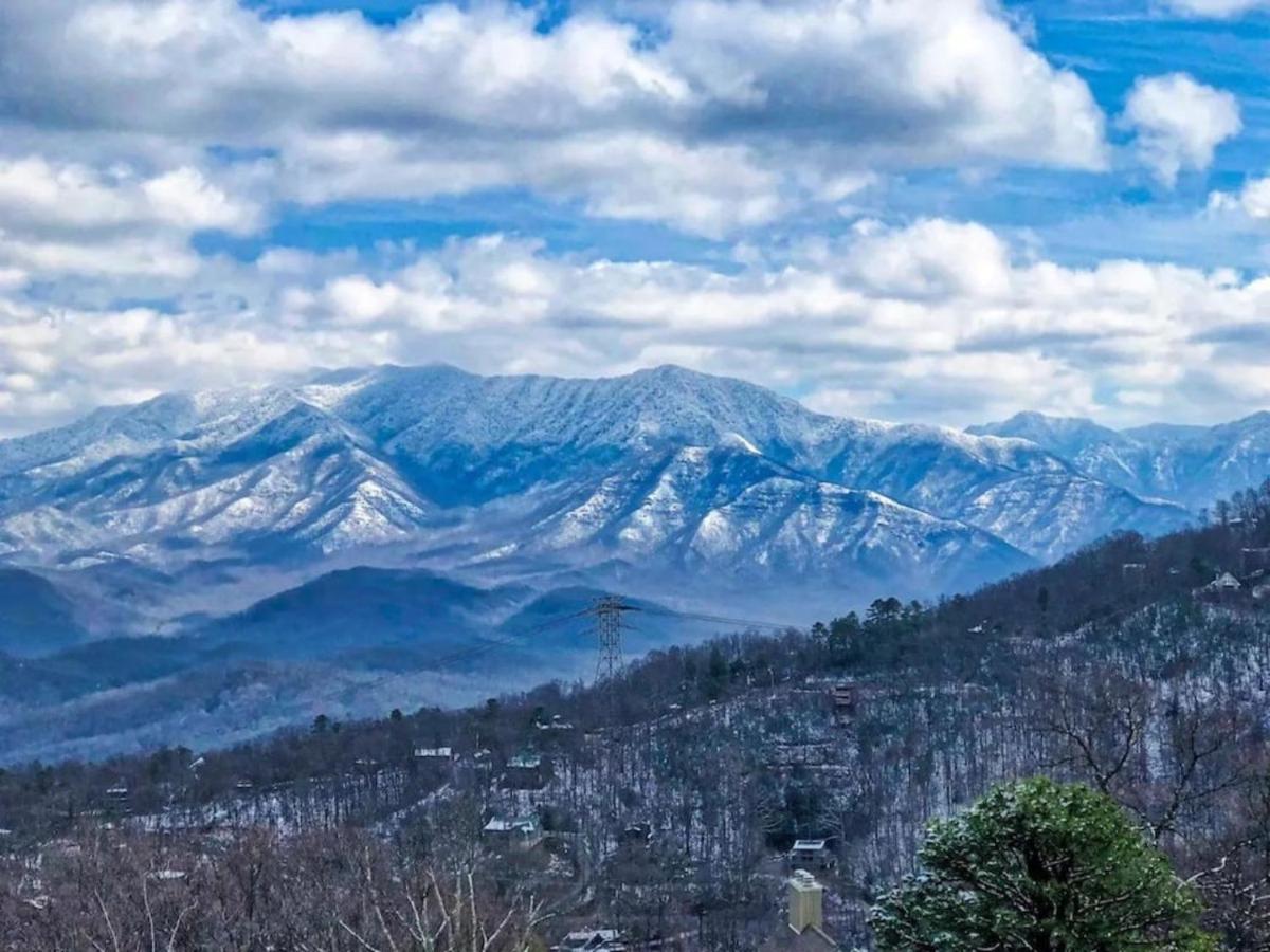 Cabin Style Mountaintop Views - Indoor&Outdoor Pools - 2 Hot Tubs Gatlinburg Buitenkant foto