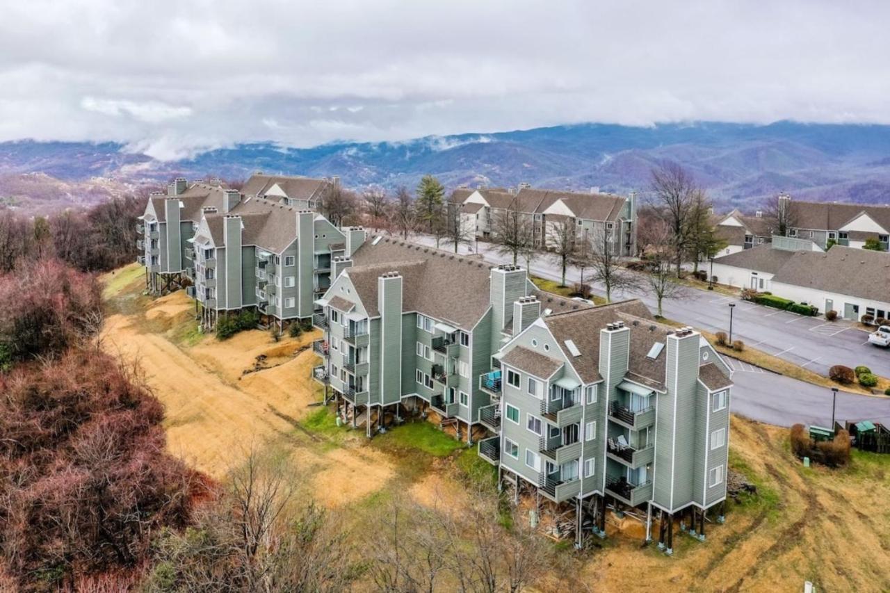 Cabin Style Mountaintop Views - Indoor&Outdoor Pools - 2 Hot Tubs Gatlinburg Buitenkant foto