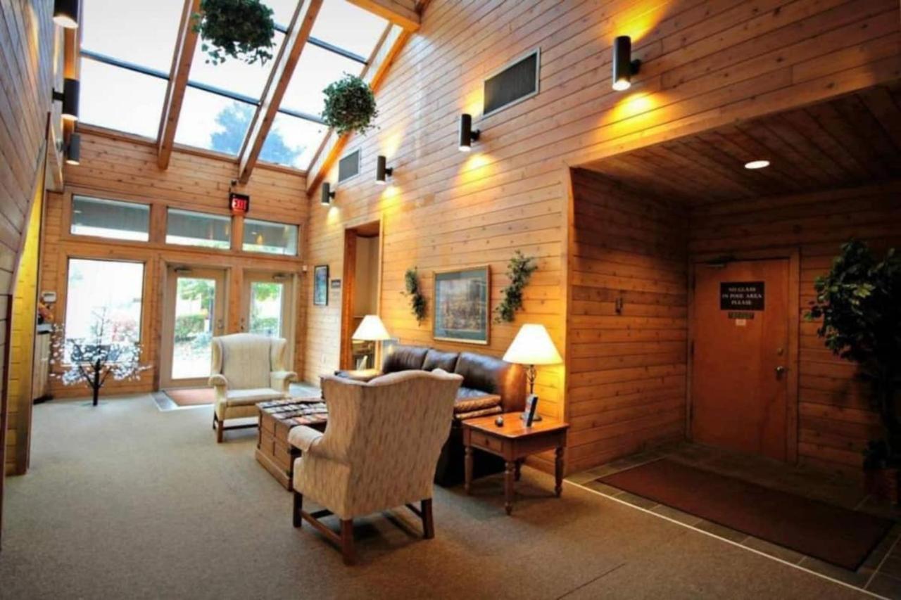 Cabin Style Mountaintop Views - Indoor&Outdoor Pools - 2 Hot Tubs Gatlinburg Buitenkant foto