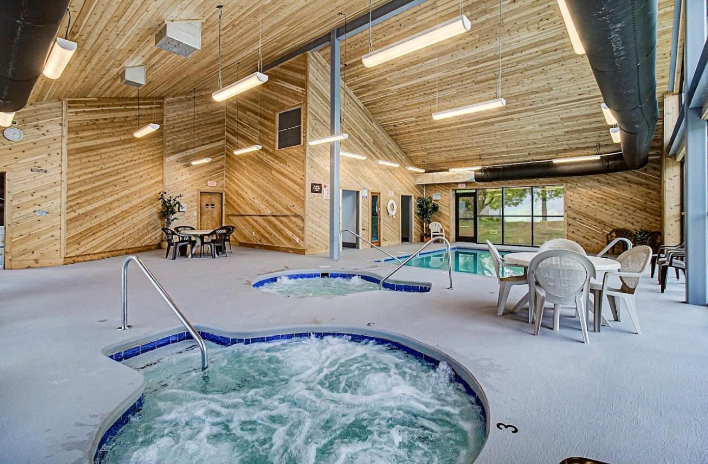 Cabin Style Mountaintop Views - Indoor&Outdoor Pools - 2 Hot Tubs Gatlinburg Buitenkant foto