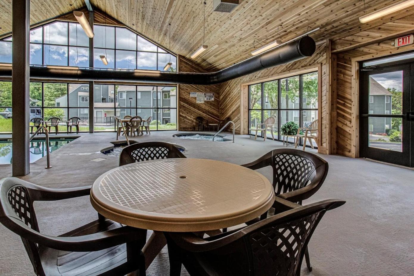 Cabin Style Mountaintop Views - Indoor&Outdoor Pools - 2 Hot Tubs Gatlinburg Buitenkant foto
